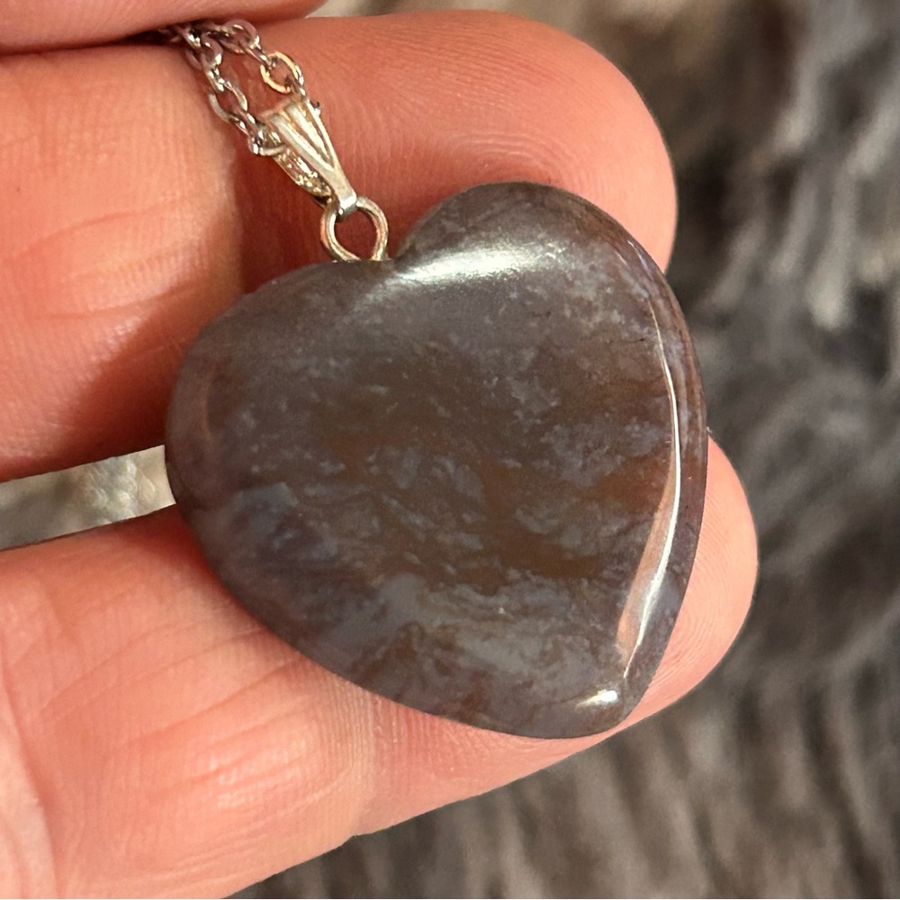 Handcrafted oriental agate stone heart pendant on chain necklace